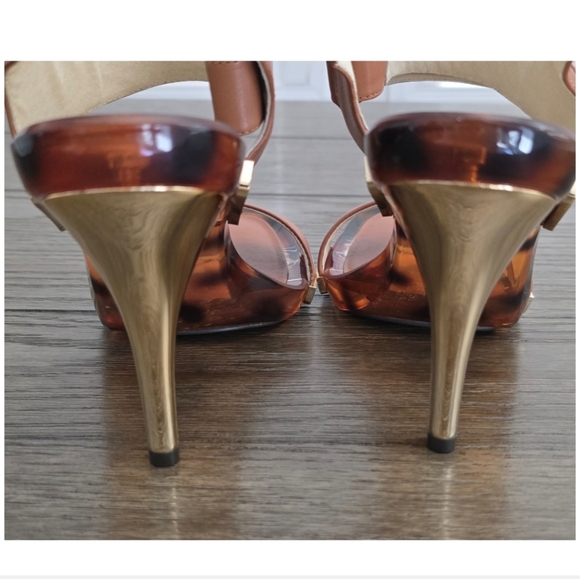 New 🐆 Michael Kor New Lani Sandal BrownLeather w/ Gold Emblems and Heel Size 10 - Picture 12 of 16